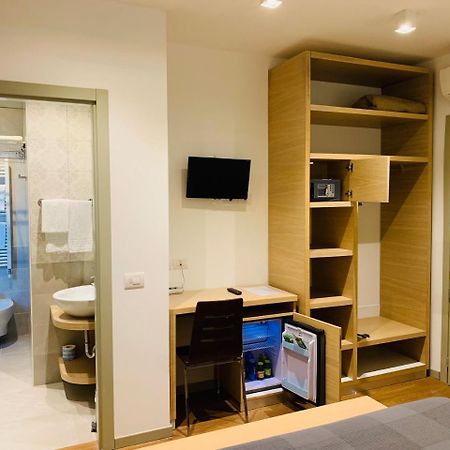 Hotel Liane Riccione Buitenkant foto
