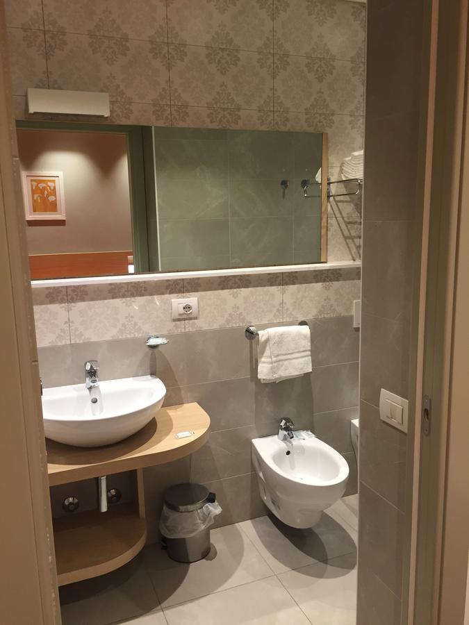 Hotel Liane Riccione Buitenkant foto