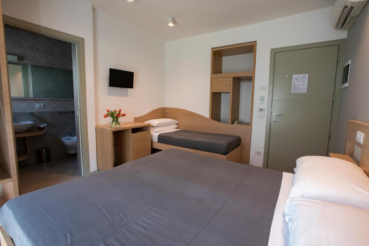 Hotel Liane Riccione Buitenkant foto