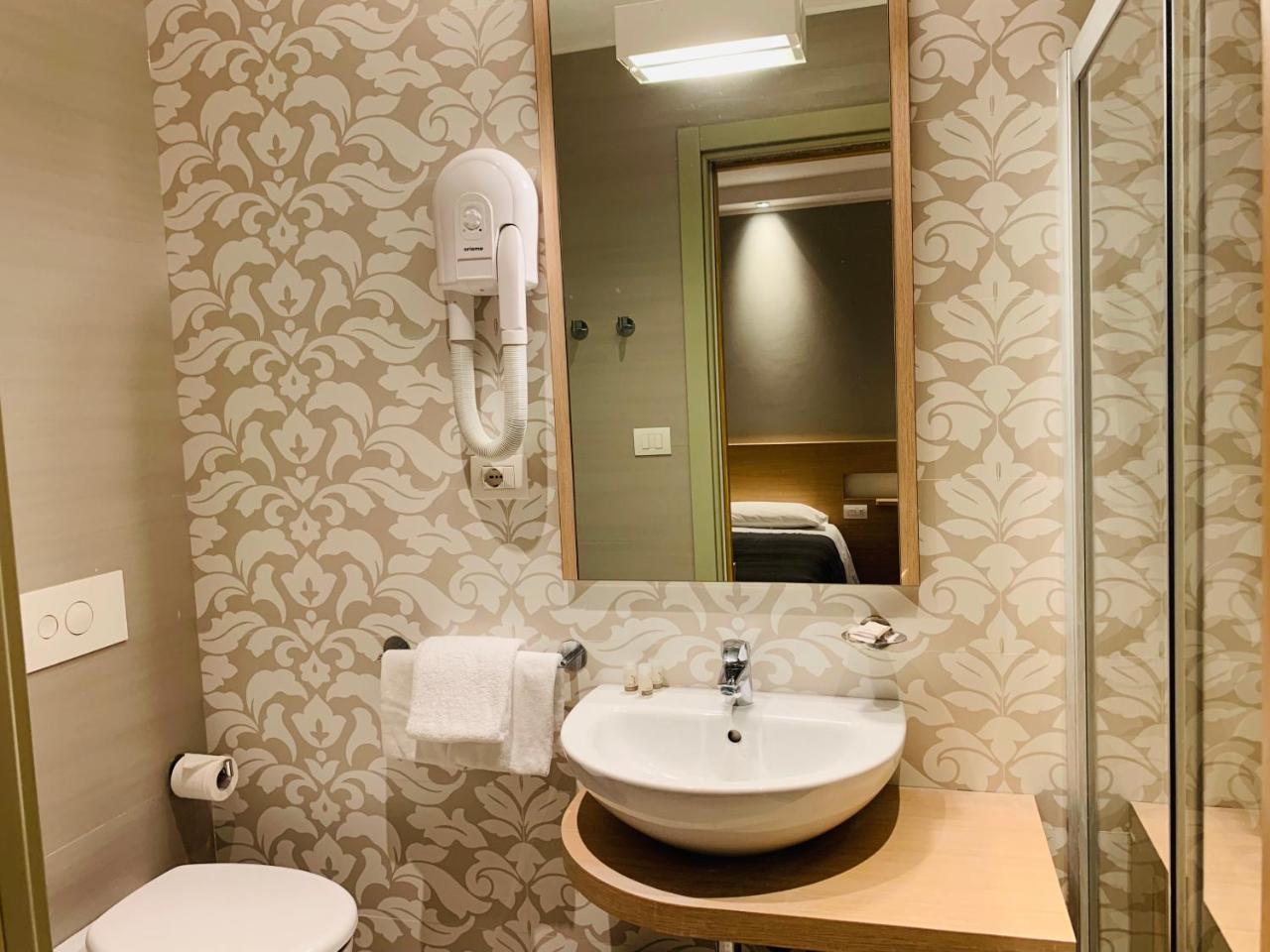 Hotel Liane Riccione Buitenkant foto