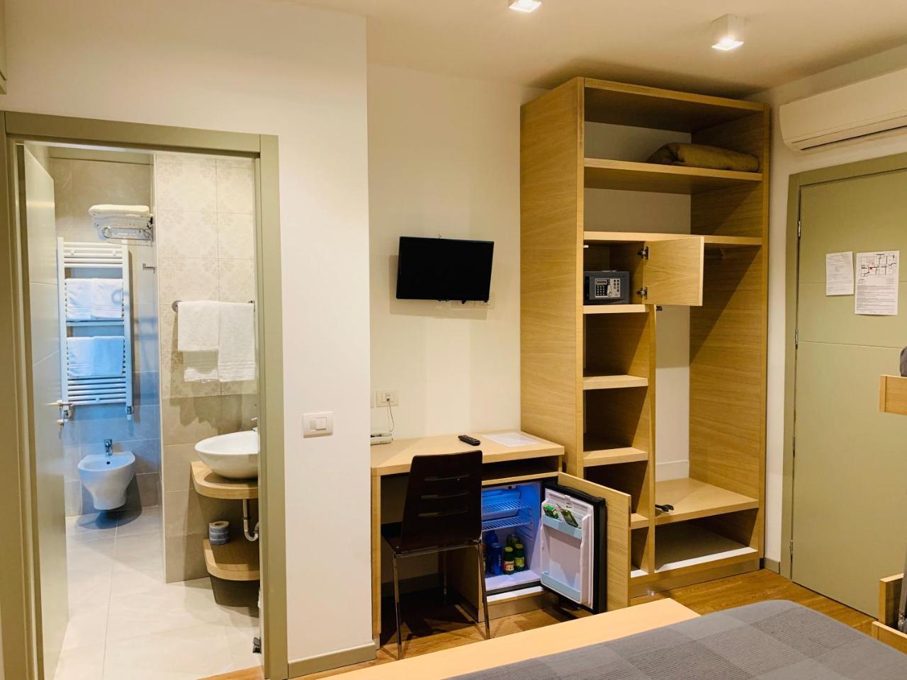 Hotel Liane Riccione Buitenkant foto