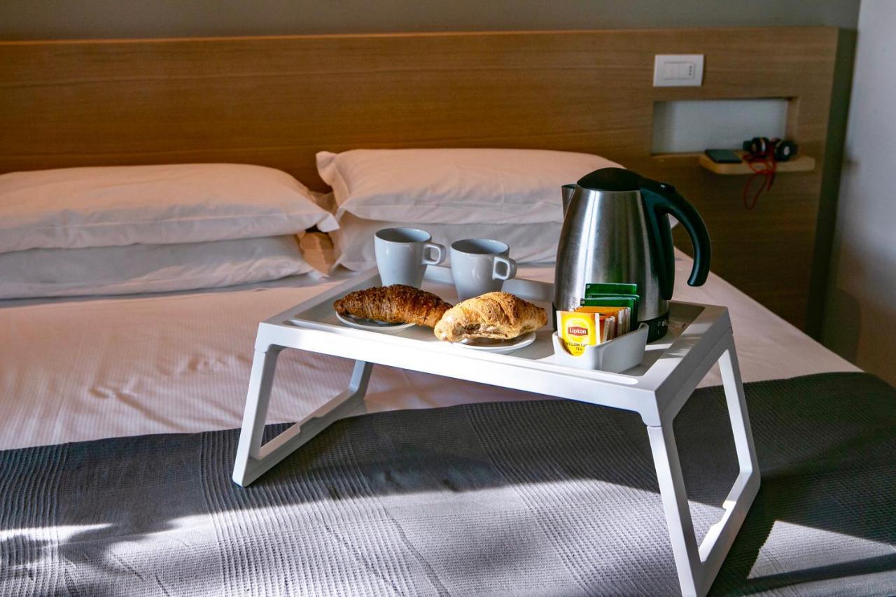Hotel Liane Riccione Buitenkant foto