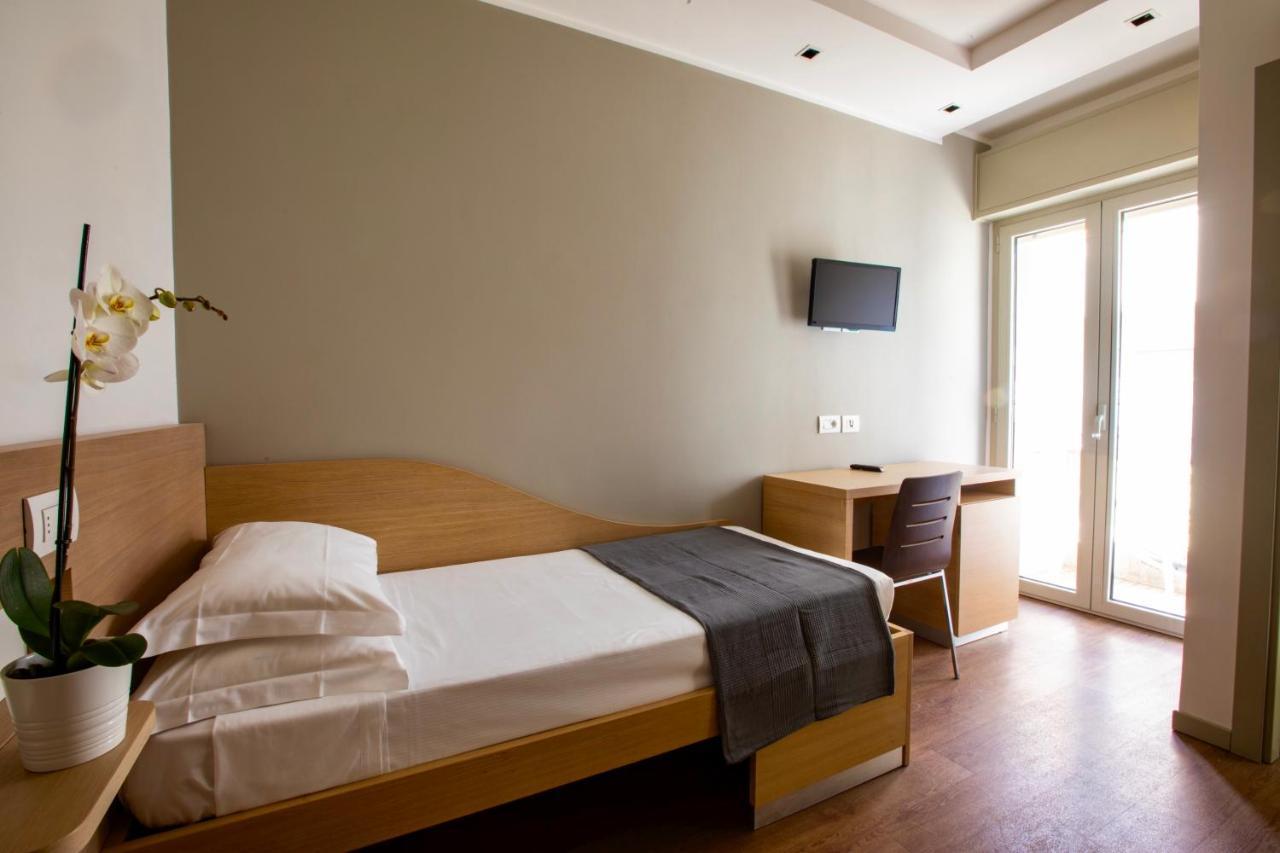 Hotel Liane Riccione Buitenkant foto