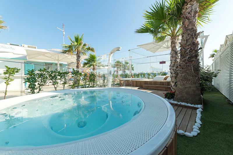 Hotel Liane Riccione Buitenkant foto