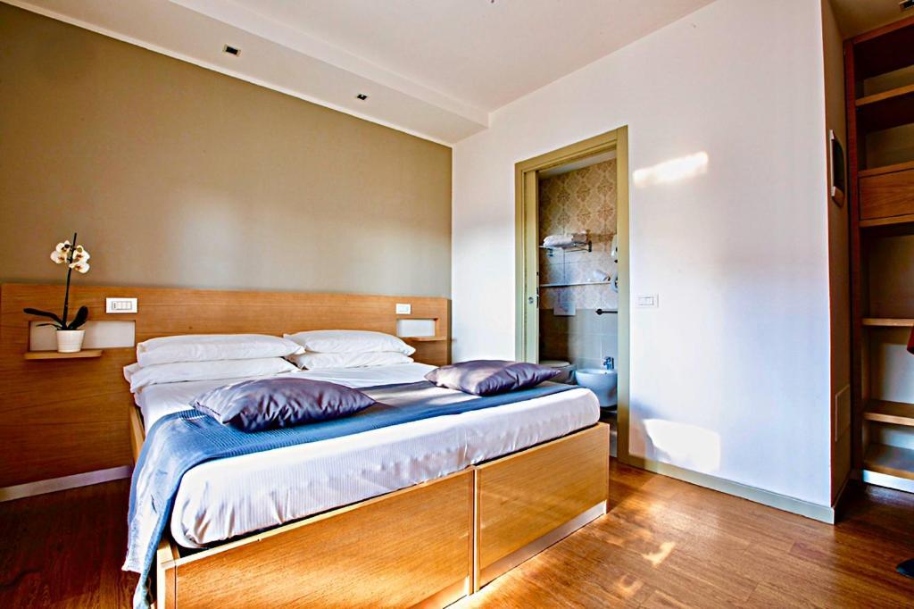 Hotel Liane Riccione Buitenkant foto